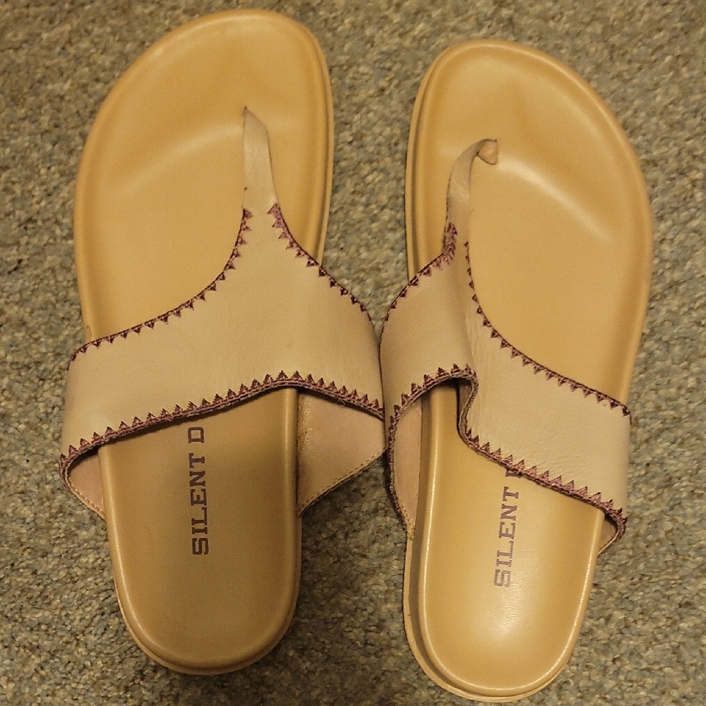 Sole Society Tan Leather Toe-Loop Sandals with Contrast Stitching